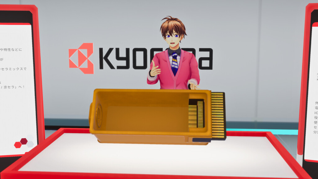 セラミックについて説明するツアー案内の一翔剣さんと大きなセラミックカバー