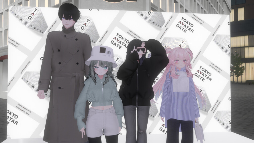 TAGを運営するスタッフ四名が並ぶ