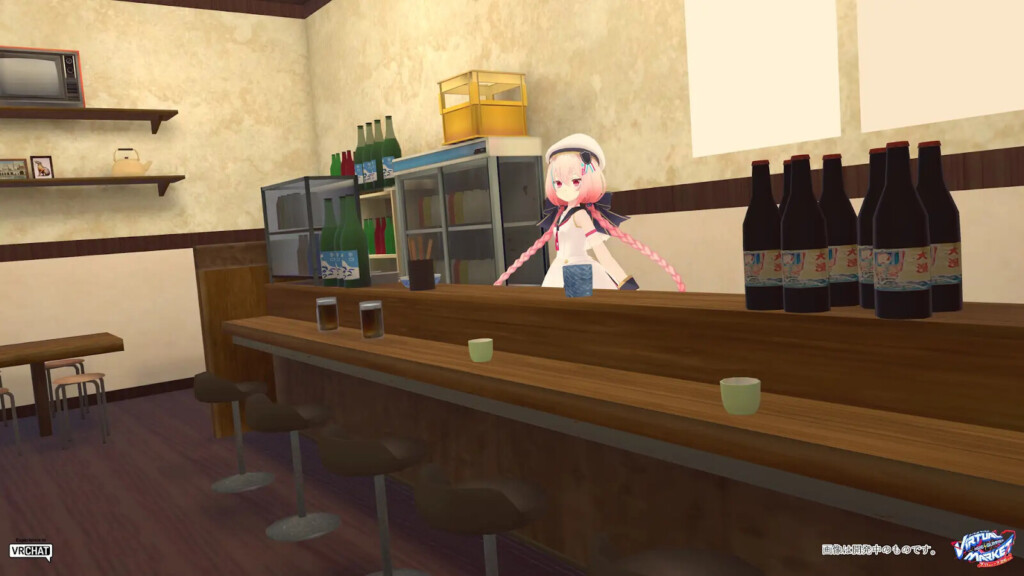 店内の様子カウンターには瓶ビールが並び、カウンターの内側にはブいけっとちゃんが佇んでいる